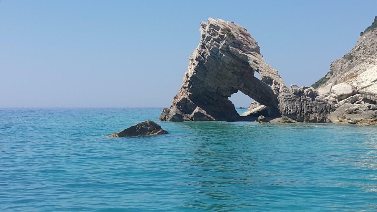 Montenegro Sea Pearl Apartments Petrovac Luaran gambar
